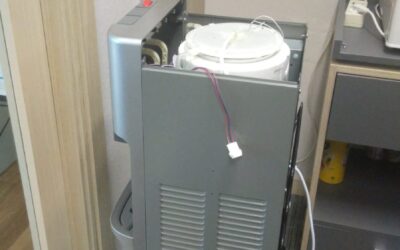 service dispenser (15)