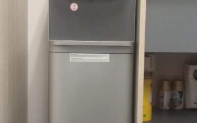 service dispenser (18)