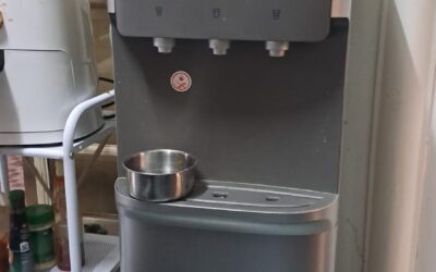 service dispenser (24)